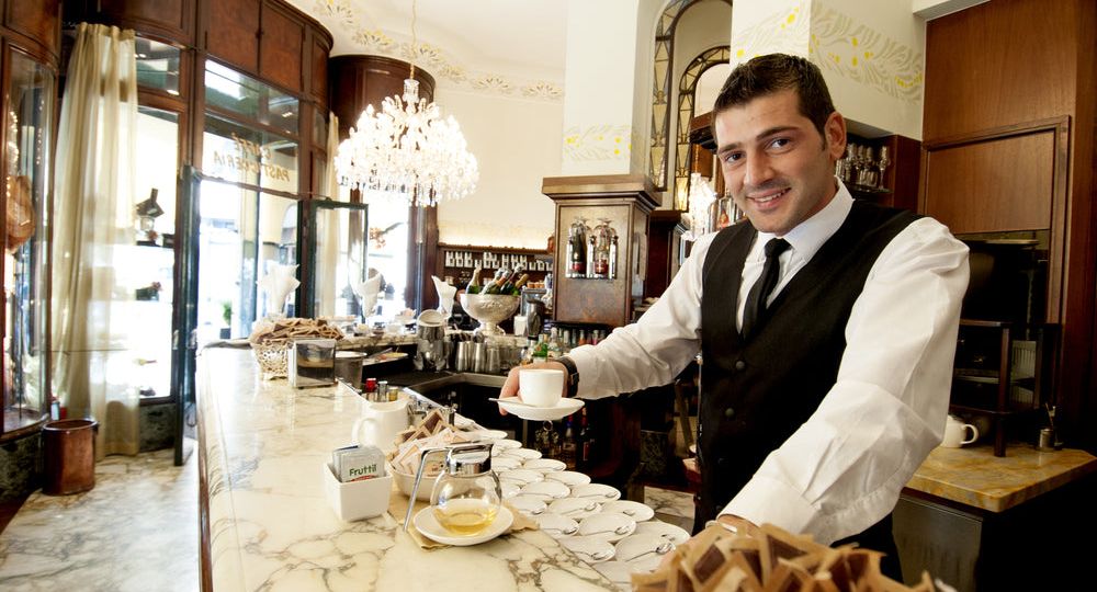 Barista_hands_an_espresso_shot_toward_the_camera_at_an_espresso_bar_in_Milan_Italy_1000x